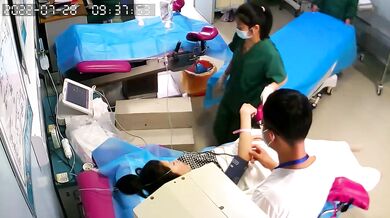 最新流出私房售价70元的国内医院妇产科摄像头监控02年7月孕妇分娩手术高清偷拍视频流出 (4)